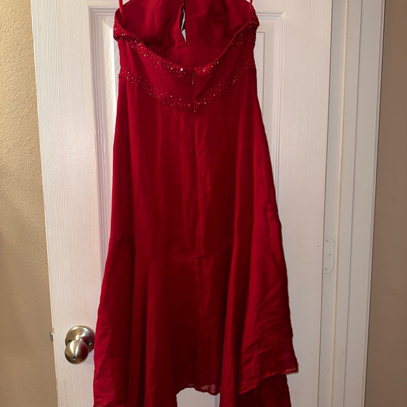 BCBG max Mara, gorgeous red dress - Picture 10 of 16